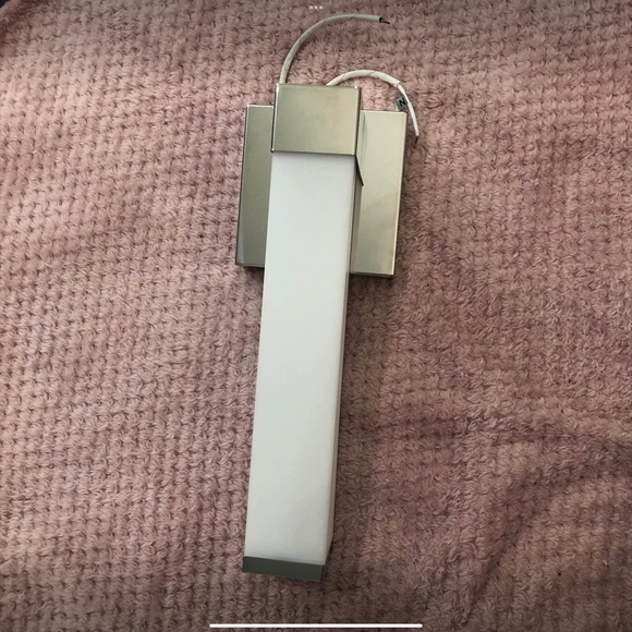 Chrome wall mounted light, accent wall light, silver light, modern look - Picture 6 of 8